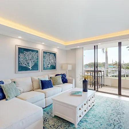 South Seas Ocean Please Apartment
